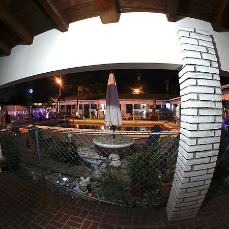 Adobe Hacienda Motel Холивуд Екстериор снимка