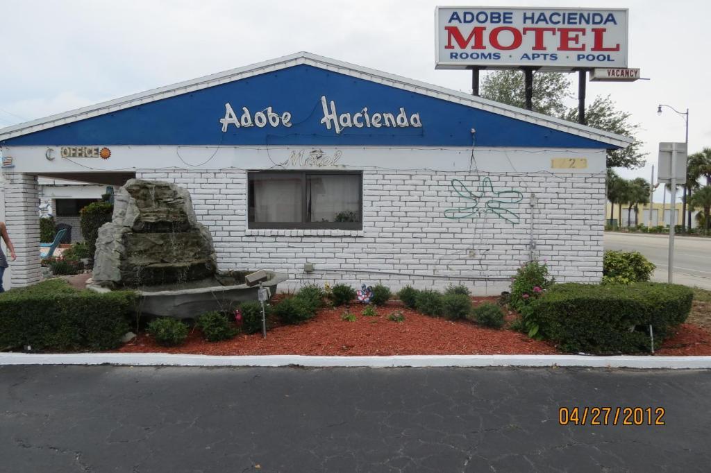 Adobe Hacienda Motel Холивуд Екстериор снимка
