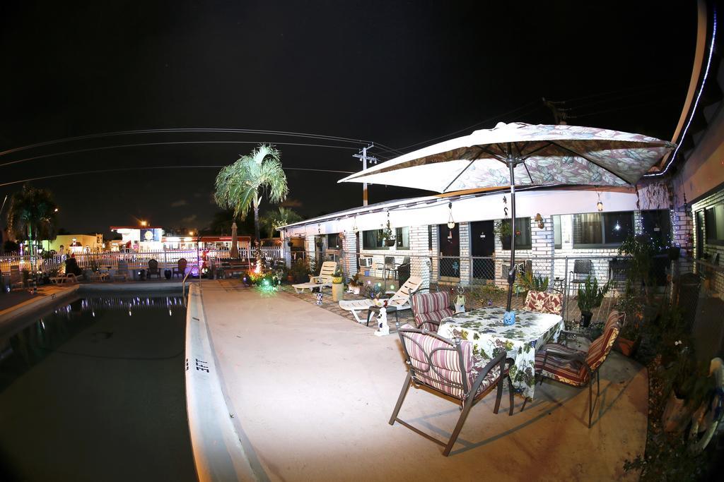 Adobe Hacienda Motel Холивуд Екстериор снимка