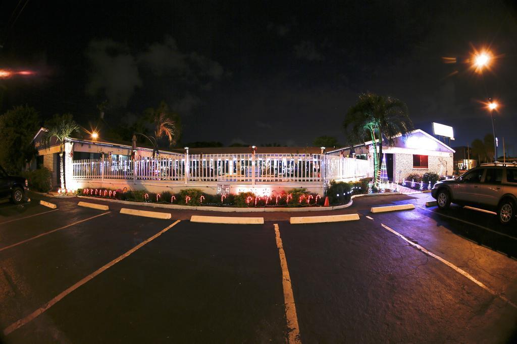 Adobe Hacienda Motel Холивуд Екстериор снимка