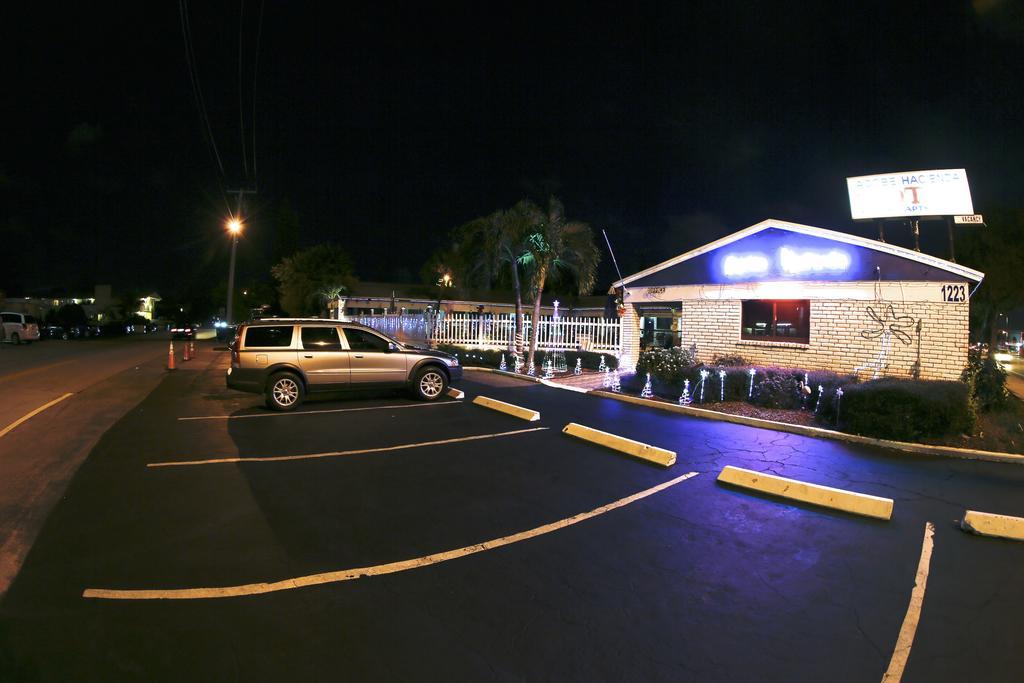 Adobe Hacienda Motel Холивуд Екстериор снимка